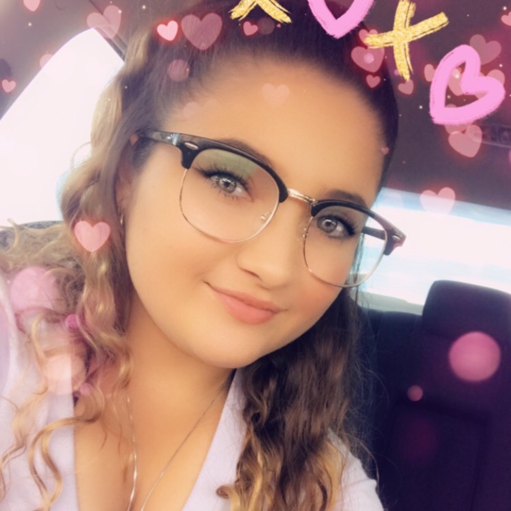 Meet your Posher, Alejandra